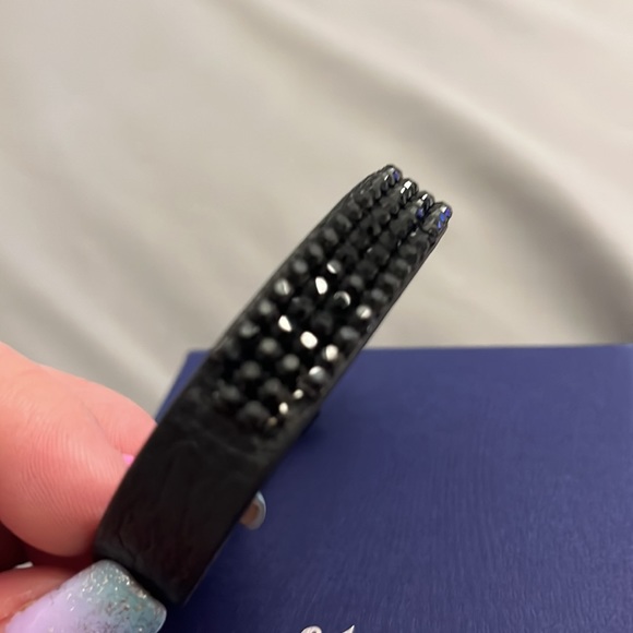 SWAROVSKI CRYSTAL LEATHER BRACELET SET 🔥🔥 - Picture 6 of 13